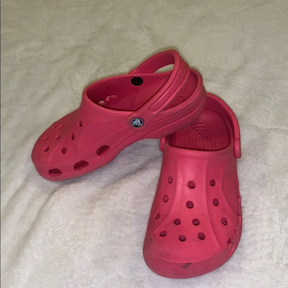 PINK CROCS